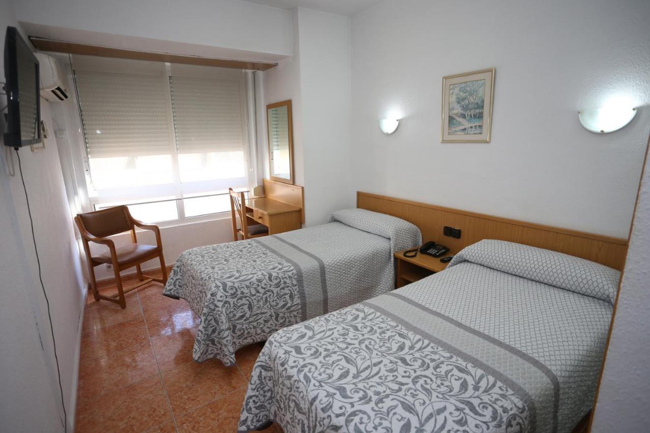 Hotel Cervantes Alicante Bagian luar foto