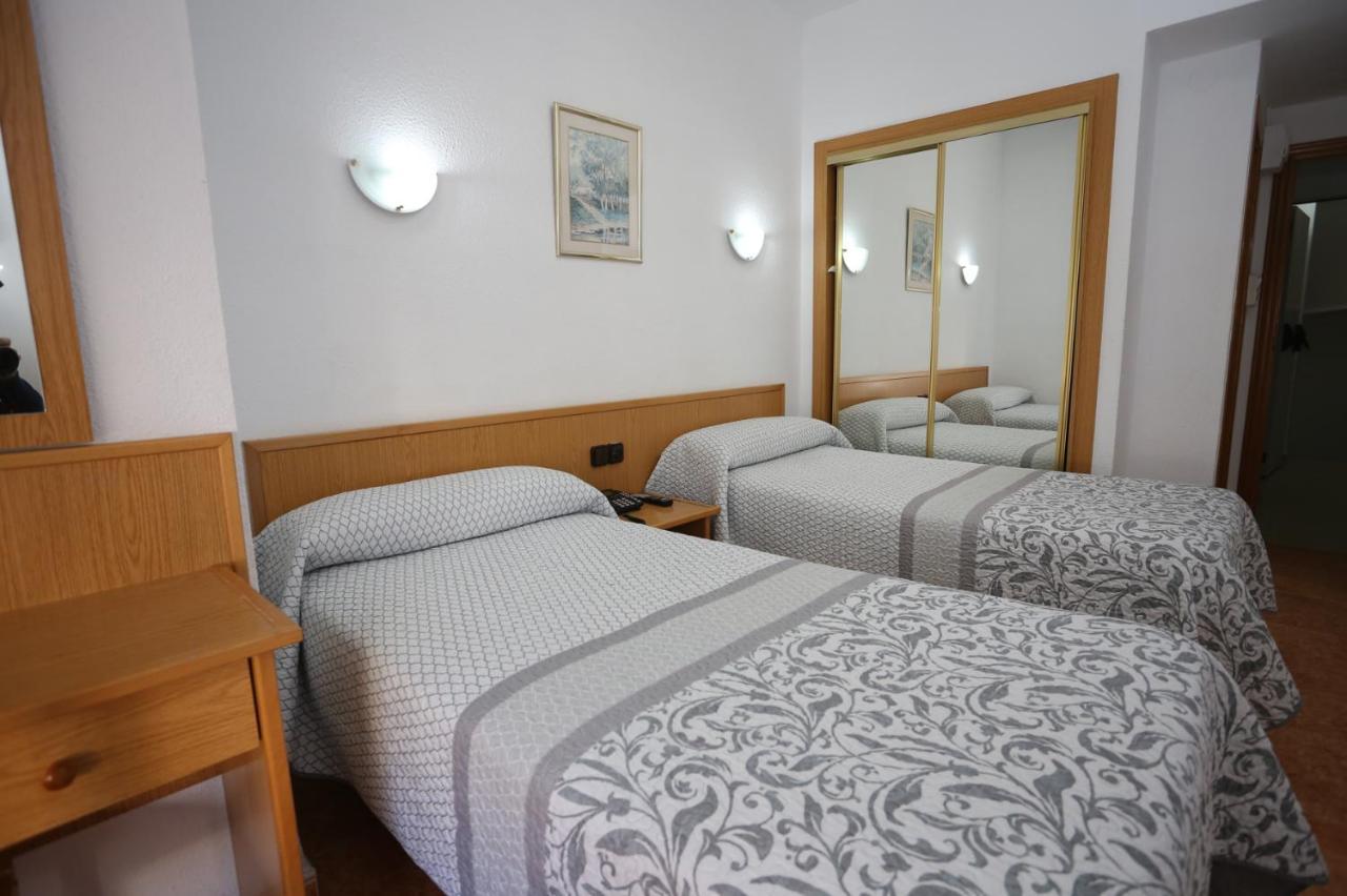 Hotel Cervantes Alicante Bagian luar foto
