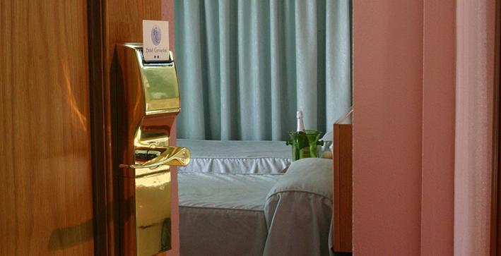 Hotel Cervantes Alicante Bagian luar foto