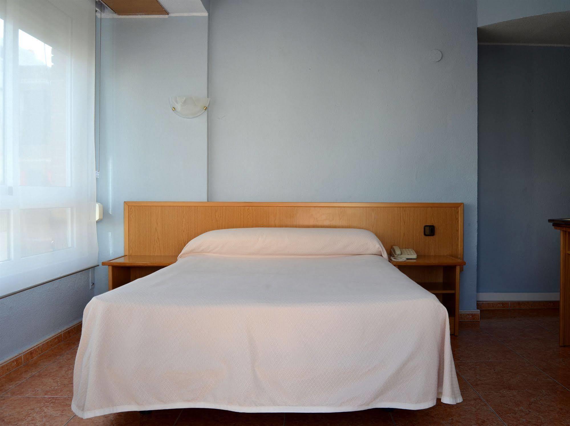 Hotel Cervantes Alicante Bagian luar foto