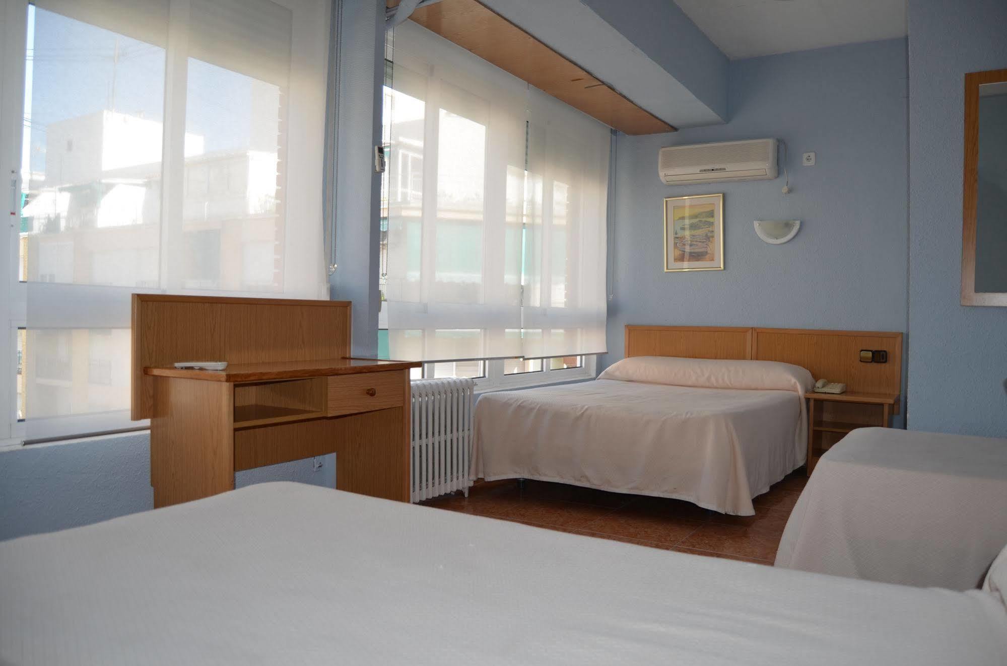 Hotel Cervantes Alicante Bagian luar foto