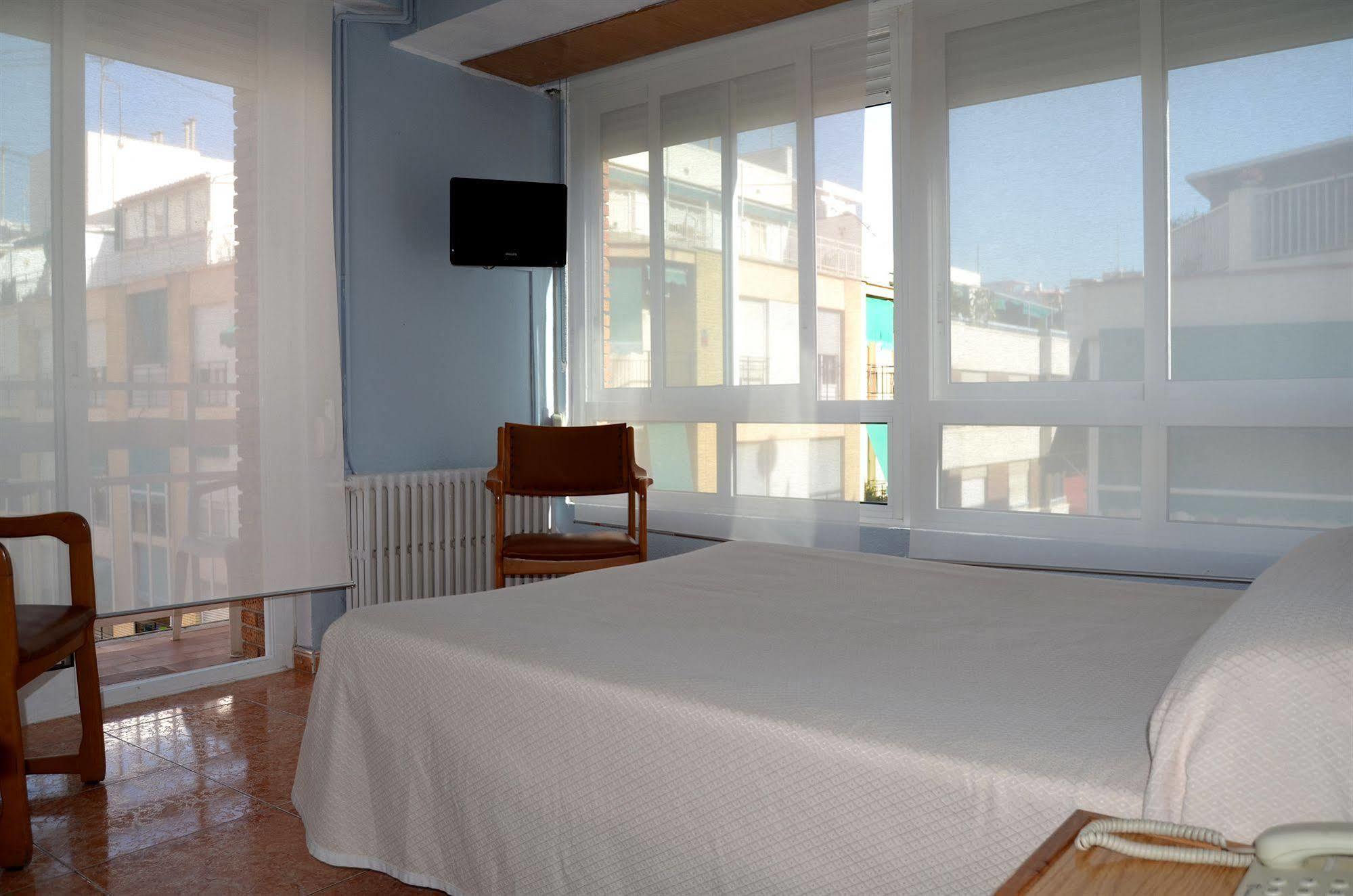 Hotel Cervantes Alicante Bagian luar foto